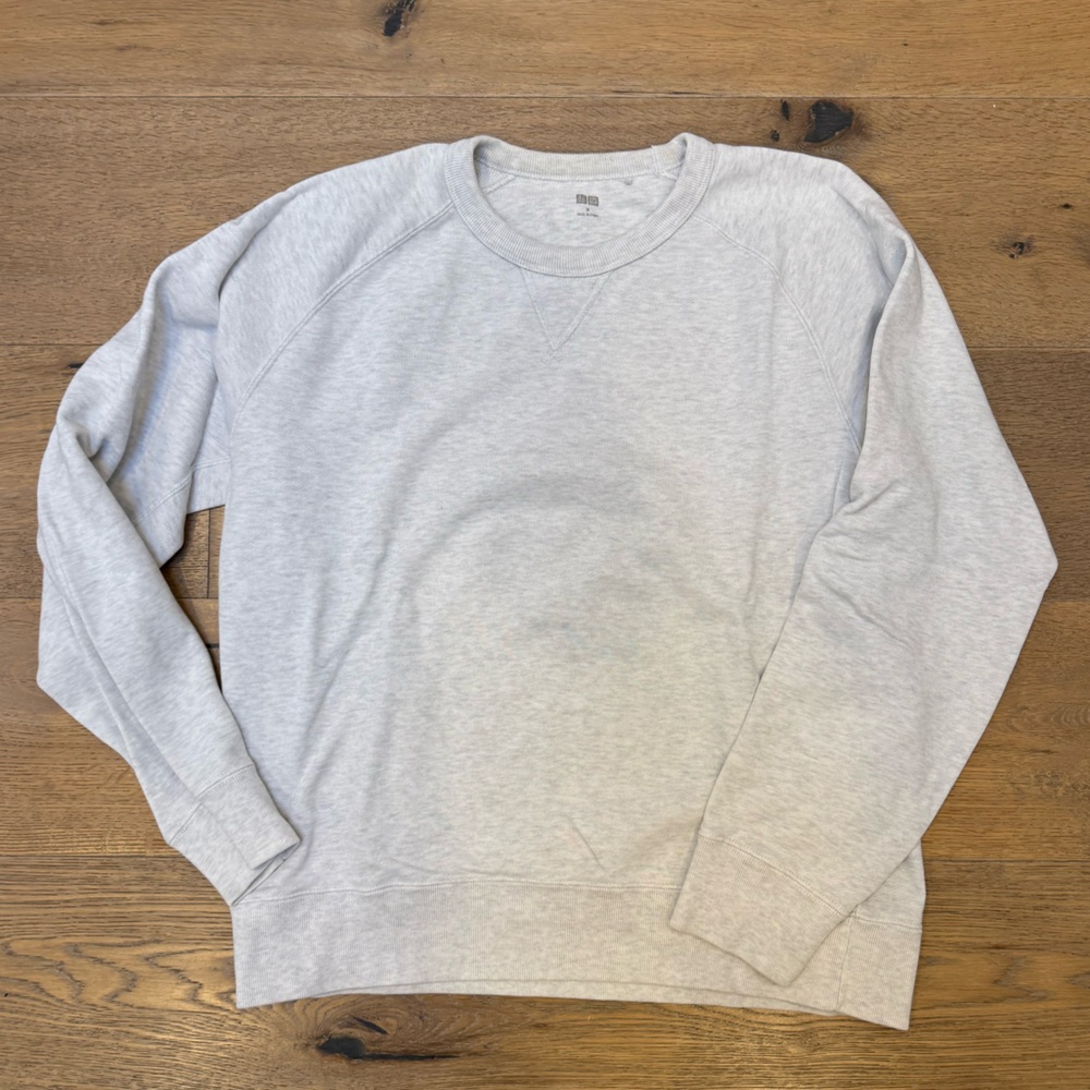 Uniqlo Light Gray Crewneck Sweater - Small